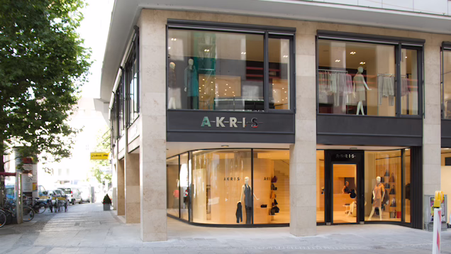 Außenansicht der Akris Modeboutique